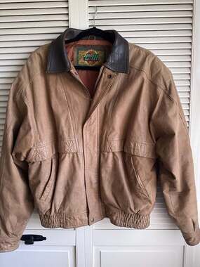 Vintage G-III Global Identity Brown Leather Bomber Jacket with Contrast Collar